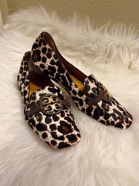 NWOT Tory Burch Gemini Link Leopard Calf Hair Loafers
Size 7M | Logo Flats